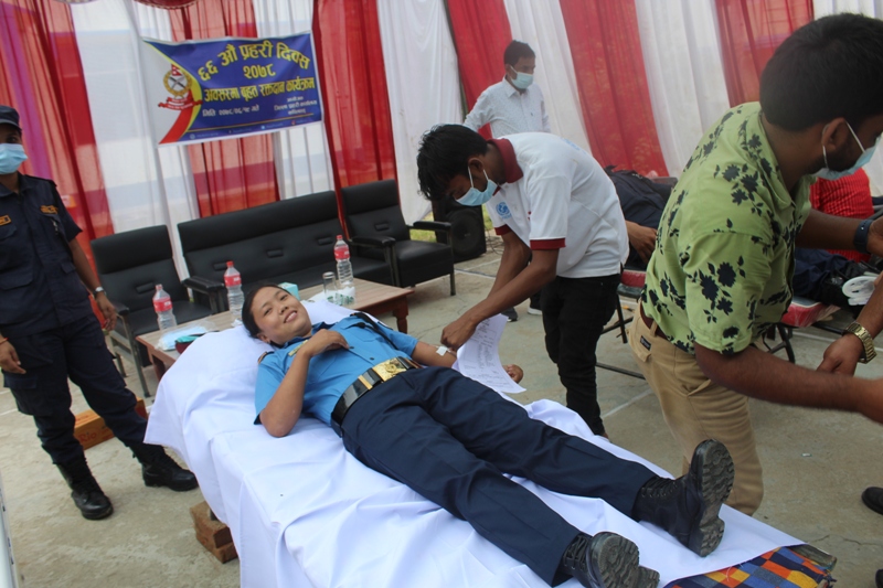 प्रहरी दिवसको पूर्वसन्ध्यामा कपिलवस्तु प्रहरीद्वारा रक्तदान