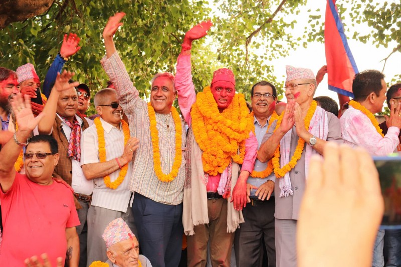 बुटवलमा मेयर सहित बहुमत वडा जितेको खुशियालीमा कांग्रेसको विजय र्याली