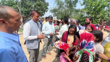 घरदैलोमा पुगेका उम्मेदवारलाई मतदाताले भने—‘पहिलेका जनप्रतिनिधिले जस्तो ब्यवहार नगर्नु’