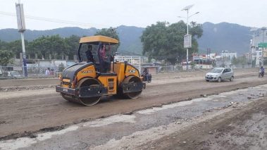 बुटवलको सडक समयमा पूरा नगर्ने ठेकेदारलाई ठेक्का सम्झौता अन्त्य गर्ने आयोजनाको चेतावनी
