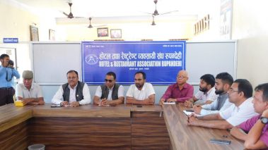 घरधनीले चर्को घरभाडा वृद्धि गरेपछि बुटवलका होटल व्यवसायी सडकमा