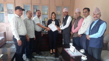 व्यापार संघले बुझायो चर्को व्याज विरुद्व गभर्नरलाई ज्ञापनपत्र