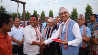 बिभिन्न पार्टी परित्याग गरी १७६ जना एमालेमा प्रवेश