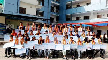 अक्सफोर्डद्वारा उत्कृष्ट नतिजा ल्याउने ५४ विद्यार्थीलाई नगद सहित पुरस्कृत