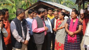 शान्तिपुर सुखौरा गाउँका मतदाताले भने –‘बल्ल हाम्रो कुरा सुन्ने नेता भेट्यौं’