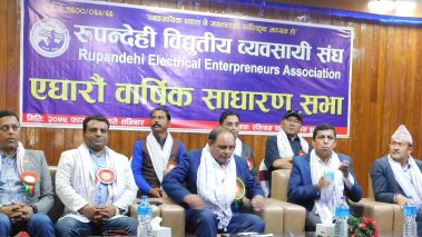 उज्यालो दिने वस्तुको व्यवसायगर्ने व्यवसायीको पेशा अन्धकारमय भएको गुनासो