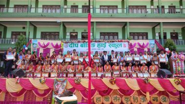 दीप बोर्डिङमा पुरस्कार वितरण तथा सांस्कृतिक कार्यक्रम