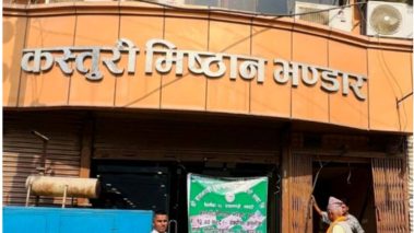 दुधको पैसा नतिरेको भन्दै बुटवलका कस्तुरी मिष्ठान र पाठक डेरीमा किसानको धर्ना