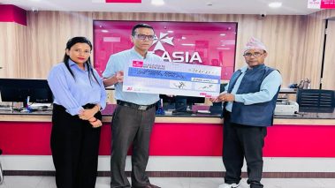 एनआईसी एशिया वैँकद्वारा तिलोत्तमाका सम्राट खनालको परिवारलाई बीमावापतको १० लाख प्रदान