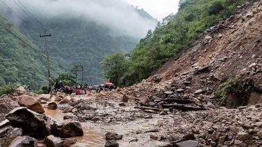 अविरल बर्षाका कारण ठाउँ ठाउँमा पहिरो : बुटवल–पाल्पा सडक एकतर्फी सञ्चालन