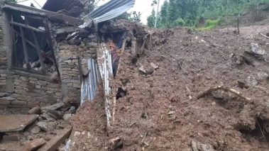 अर्घाखाँचीमा पहिरोमा पुरिएर तीन बालबालिकाको मृत्यु, एक जना घाइते