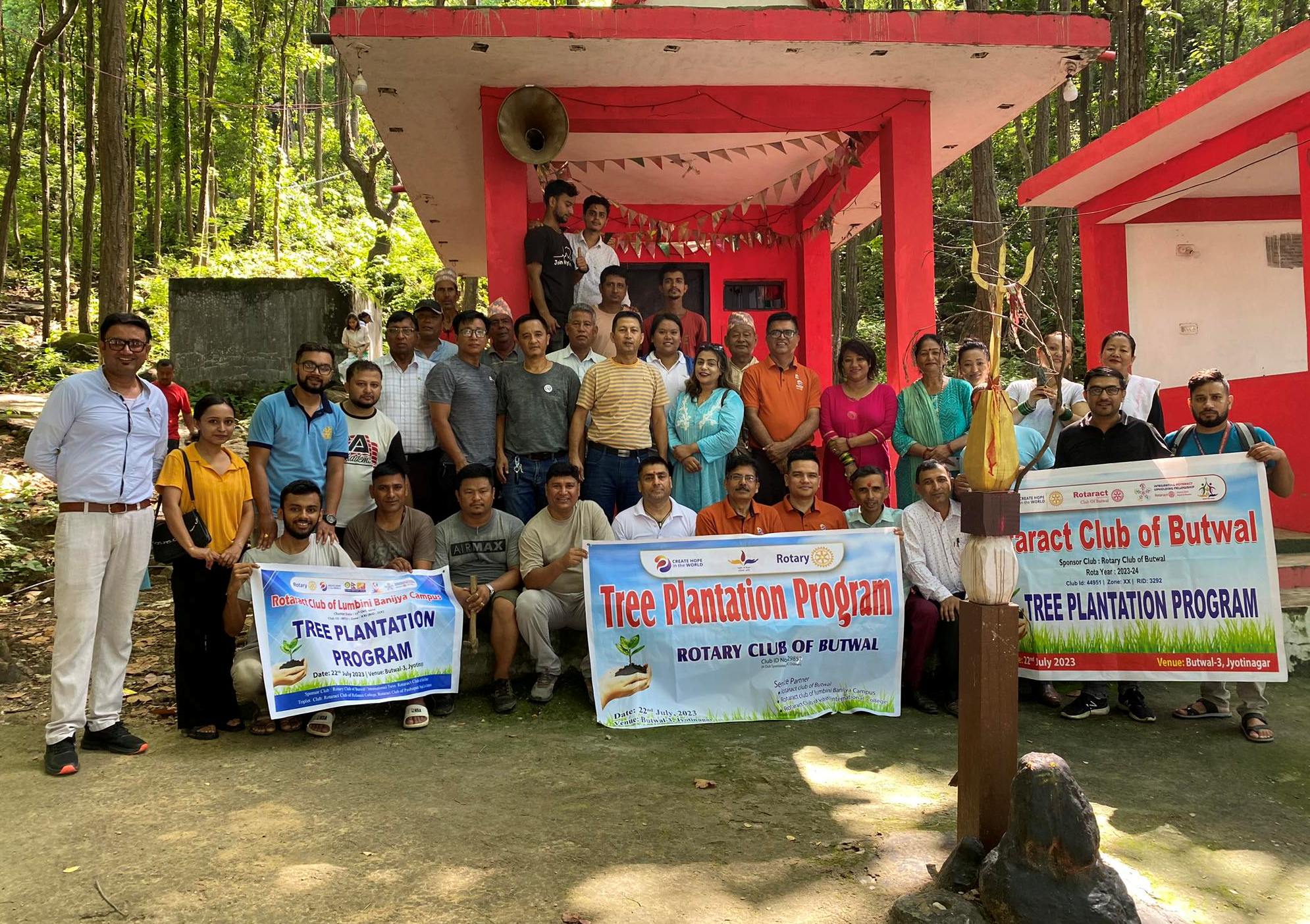 बुटवल मिलनटोलमा रोटरीले गर्यो वृक्षरोपण