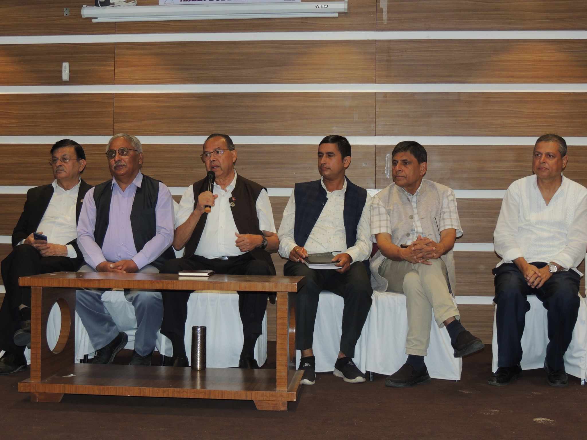 रोजगारी नहुँदा युवाशक्तिह विदेश पलायन, युवालाइ मुलुकमै टिकाउन आवश्यक : नेता खनाल