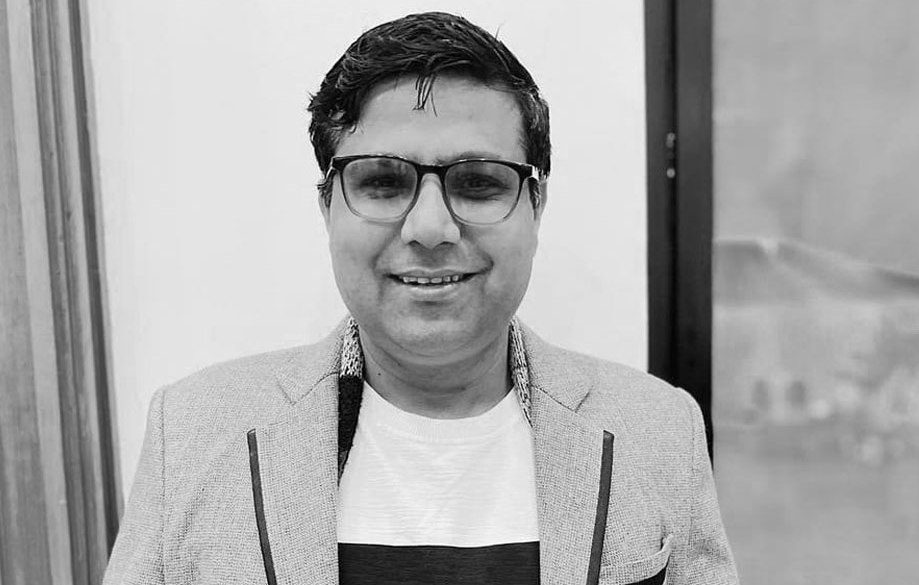 बैंकका कर्मचारी प्रकाश बुटवल फुलवारीमा झुण्डिएको अवस्थामा फेला