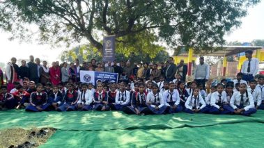 ‘किवानिज क्लब अफ रुपन्देहीले बाँड्यो विद्यार्थीहरुलाई न्यानो पोशाक र शैक्षिक सामाग्री