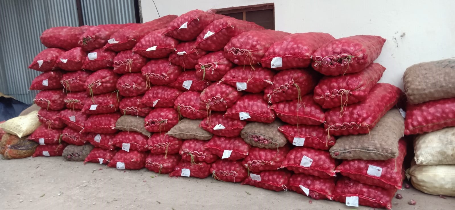 रुपन्देही प्रहरीद्वारा ७२ बोरा अवैध प्याज बरामद