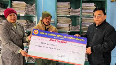 एभरेष्टले गर्यो विद्यार्थीको उपचारकालागि चारलाख आर्थिक सहयोग