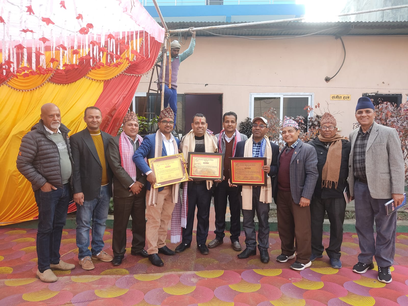 सहिद दिवसमा कवि तथा साहित्यकार सम्मानित