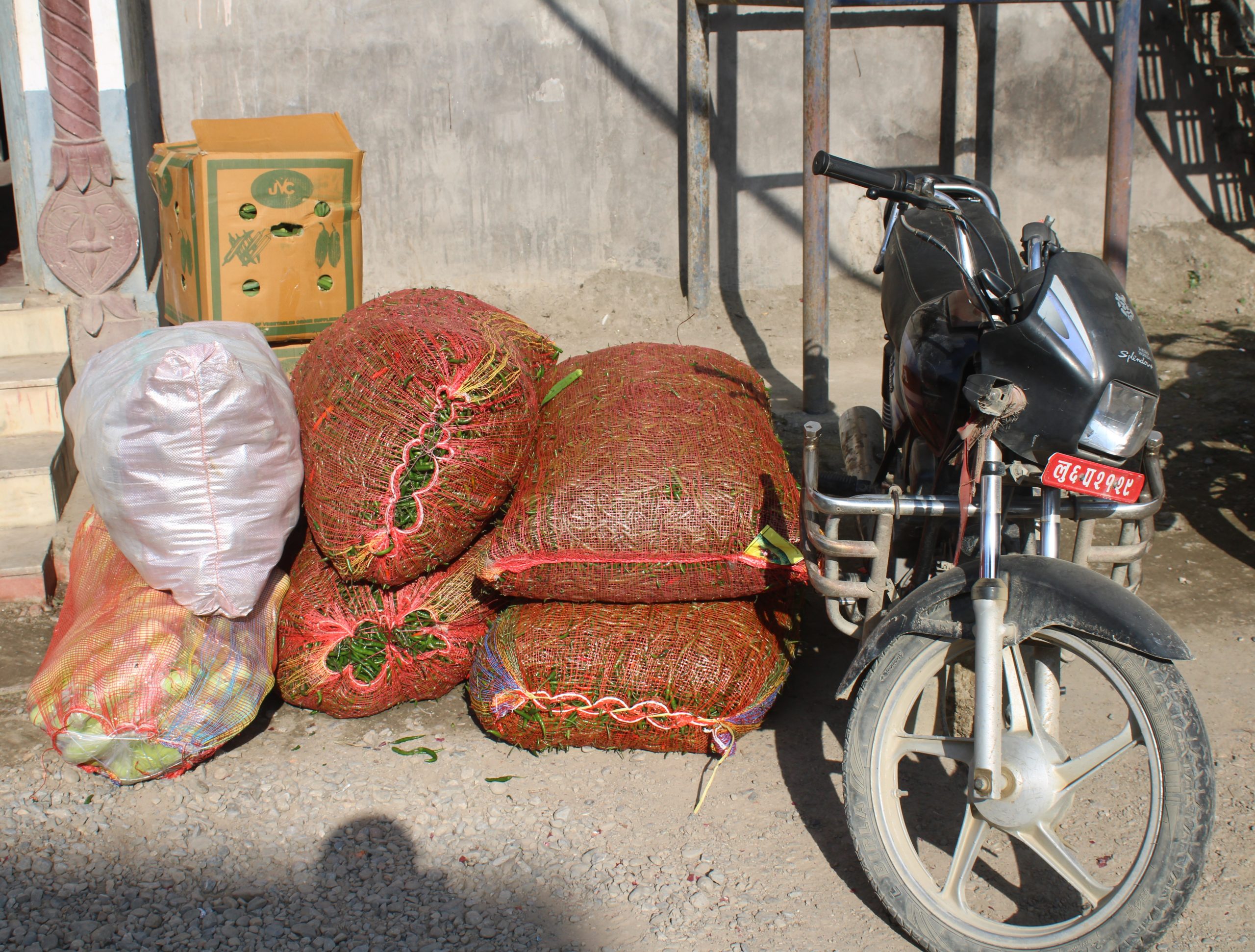 करिव १५ लाख रुपैयाँ बराबरको अबैध सामान रुपन्देही प्रहरीको नियन्त्रणमा