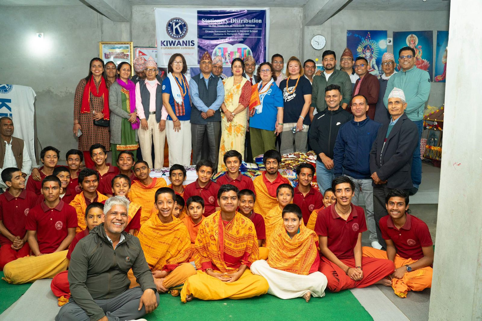 किवानिज क्लब रुपन्देहीद्वारा शैक्षिक सामाग्री वितरण र विदेशी पाहुनालाई स्वागत