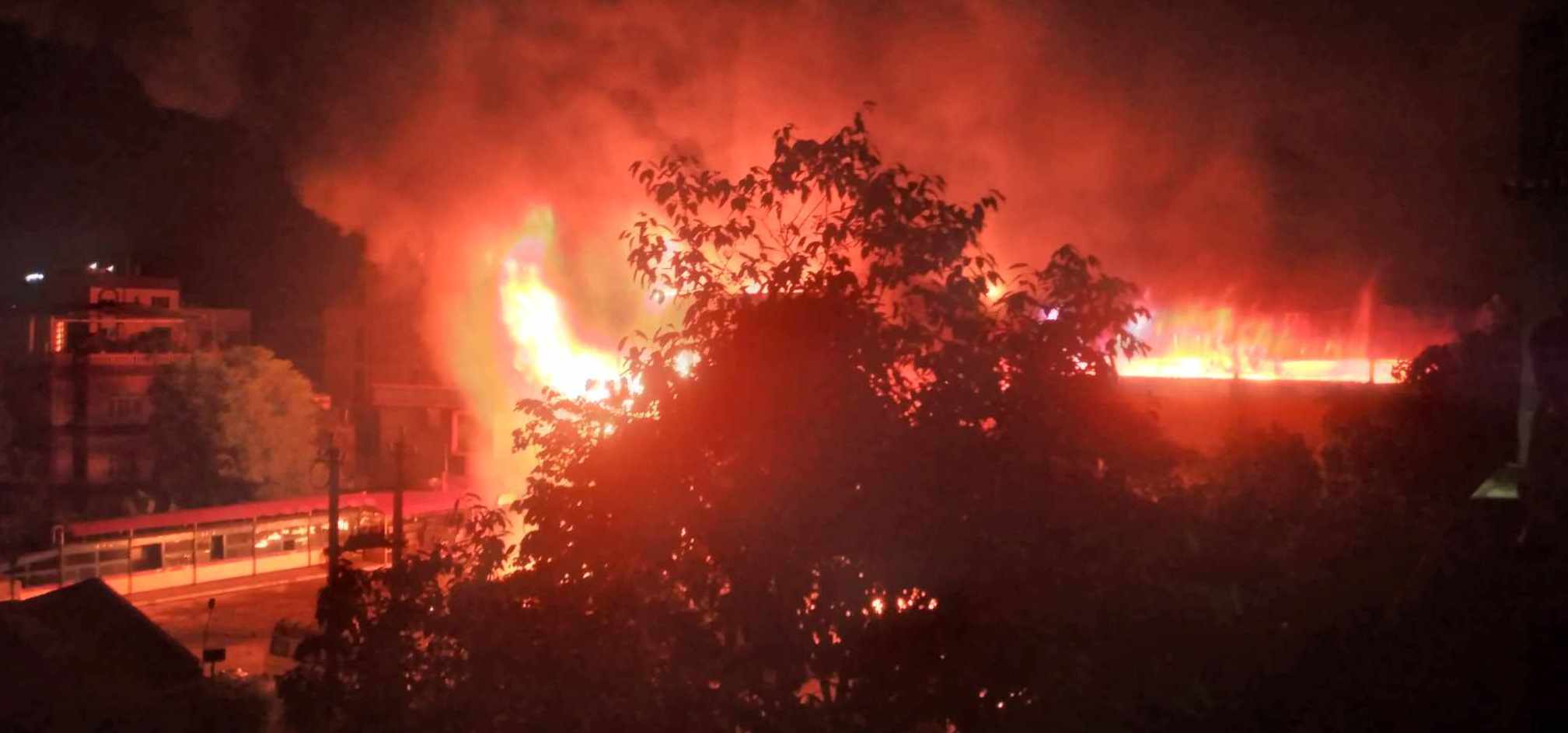 बुटवल मिलनचोक स्थित डेल्टा एजुकेसन मार्टमा आगलागी