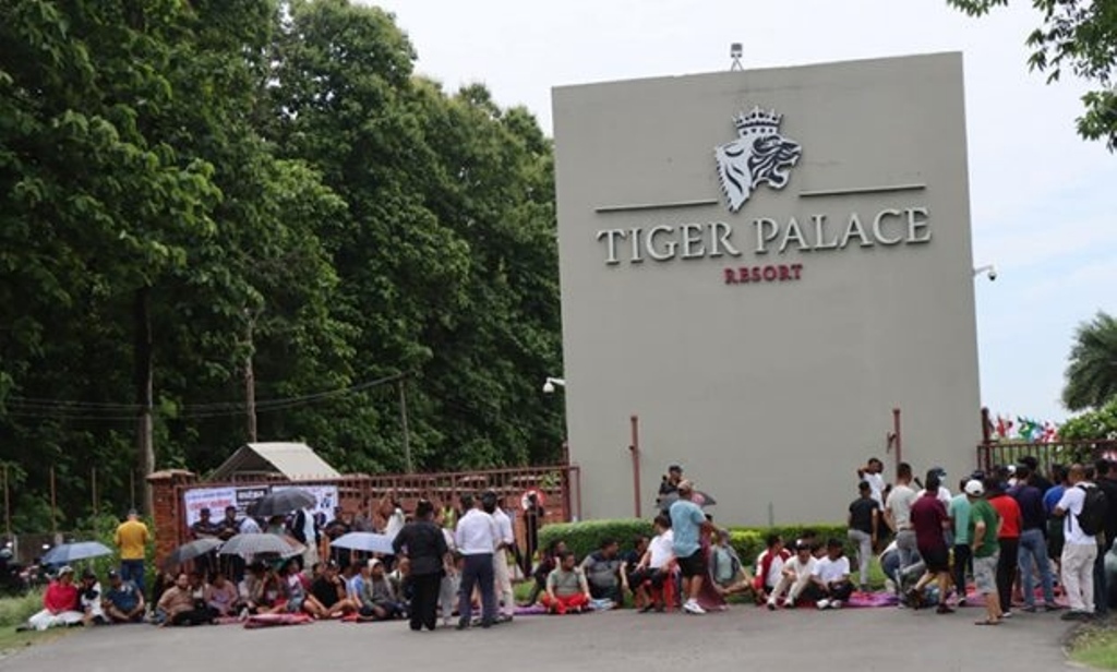 रूपन्देहीको तिलोत्तमा स्थित रोयल टाइगर क्यासिनोका कर्मचारी आन्दोलनमा