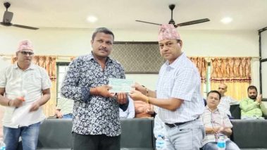 पश्चिम नेपाल बस ब्यवसायी प्रा.लि.द्वारा मृतक ब्यबसायीका परिवारलाई १७ लाख प्रदान