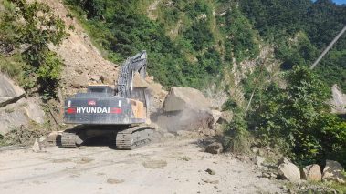 सिद्धार्थ राजमार्गको बुटवल-पाल्पा सडक खण्ड अवरुद्ध