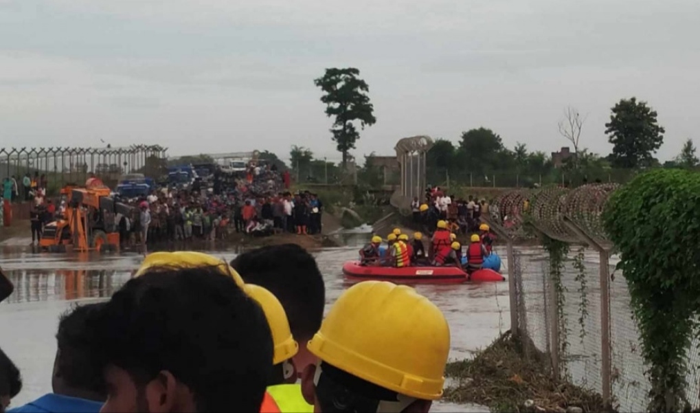 बेपत्ता भएको दुध बोक्ने गाडीका चालक र सहचालकको शव रूपन्देहीको घाघरा खोलामा भेटियो