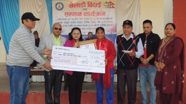 क्रिकेटर तृष्णा विश्वकर्मालाई भैरहवामा नगदसहित सम्मान