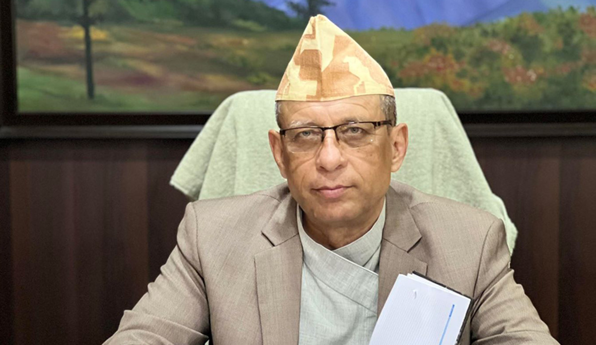 कोशीका पूर्वमन्त्री अधिकारी मानव तस्करी आरोपमा प्रहरी नियन्त्रणमा