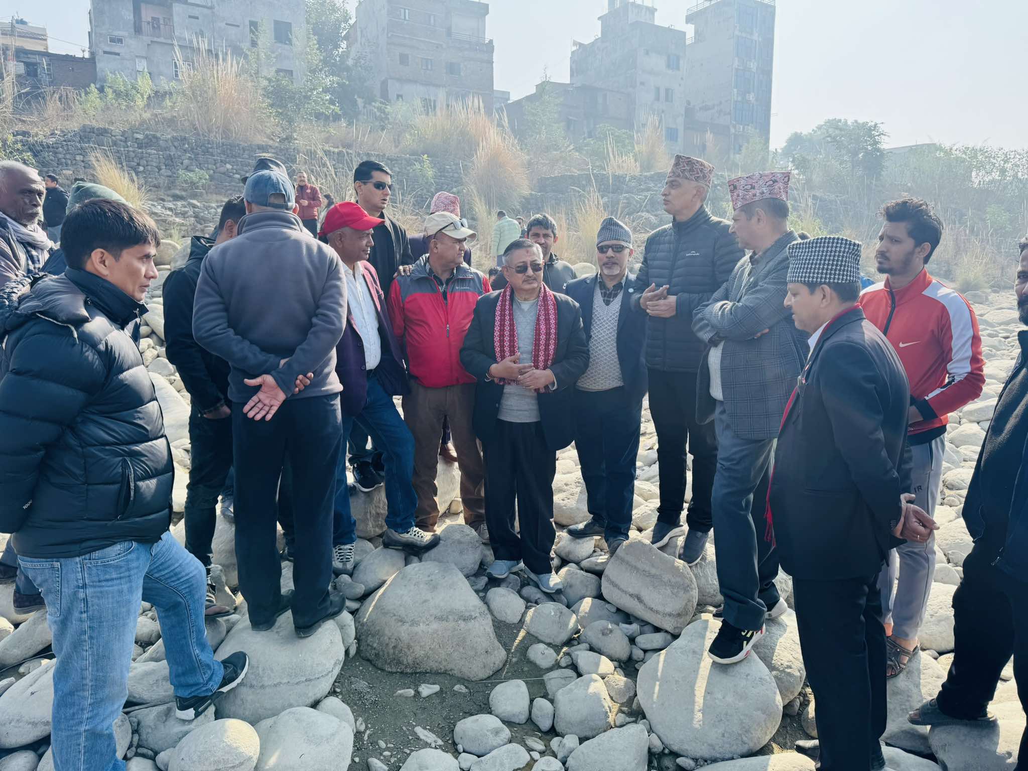 बुटवल–गोरुसिंगे सडक निर्माणमा पूर्वगृहमन्त्री खाँणको चासो : समयमै सम्पन्न गर्नेगरी काम गर्न आग्रह