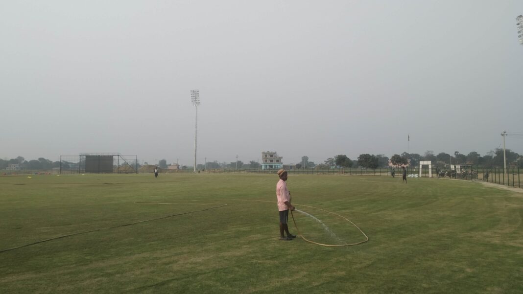 रुपन्देहीको एक्स्ट्राटेक ओभल क्रिकेट मैदानमा पाँचवटा फ्लड लाइट जडान, प्रधानमन्त्री कप सञ्चालनको तयारी