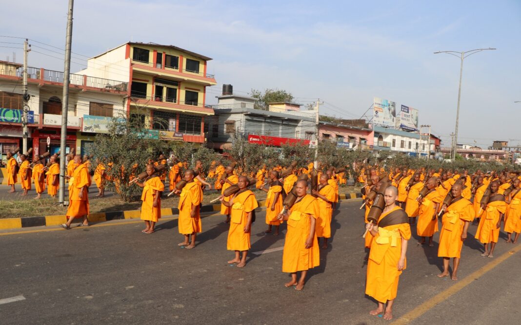 श्रामणेर (अल्पकालीन) भिक्षुहरुको अस्तिधातु सहित भैहवामा धम्मयात्रा