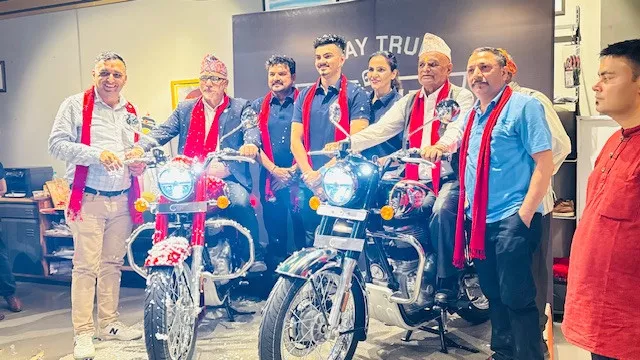 रोयल इनफिल्डको नयाँ सात रङमा पाँच वटा भेरियन्ट बुटवलमा सार्वजनिक, बिक्री शुभारम्भकै दिन क्लासिक ३५० मोडल २३ थान बिक्री