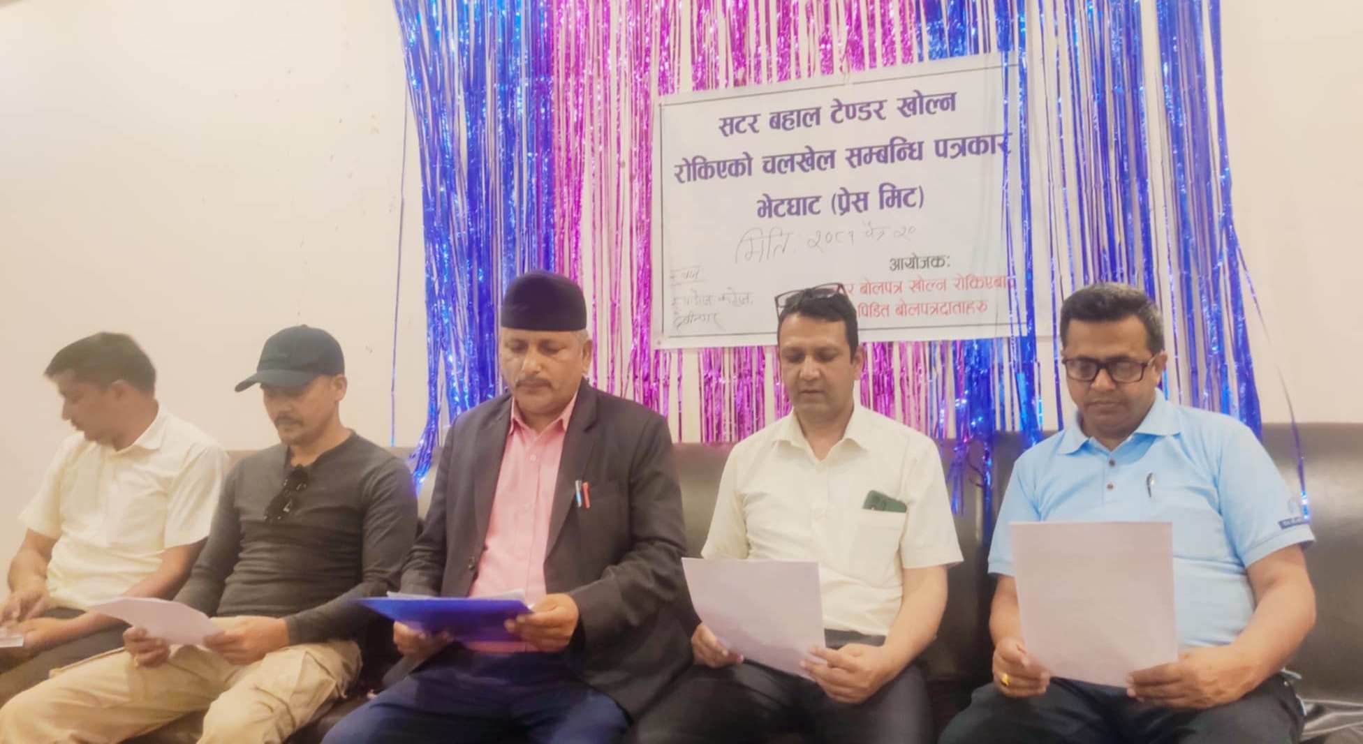 बुटवलको कृषि उपजका सटर टेन्डर नखोलेकोमा व्यवसायीहरुको विरोध