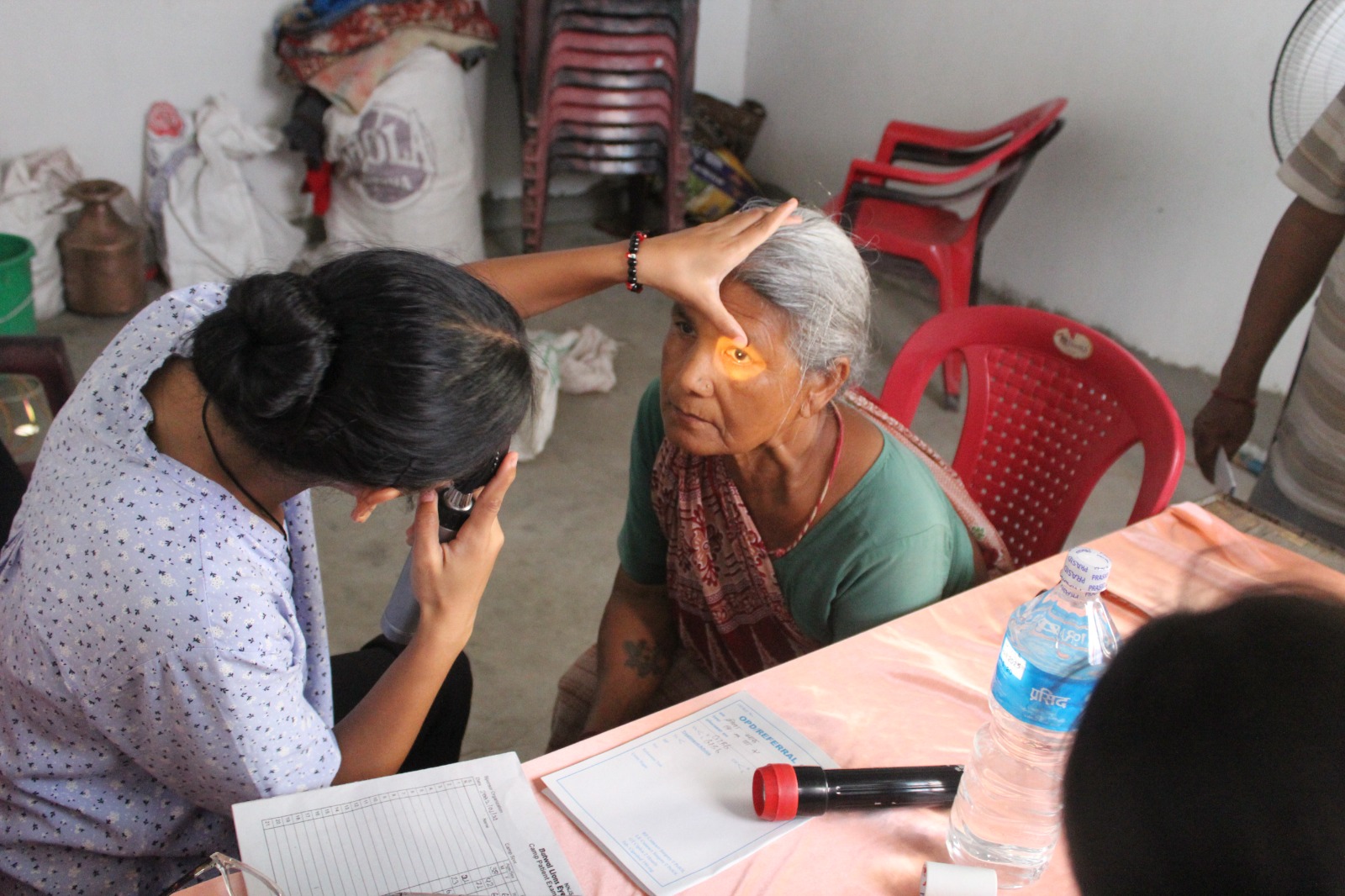 मणिग्राममा आँखा र दन्त शिविर : दुई सय पचास बढी लाभान्वित