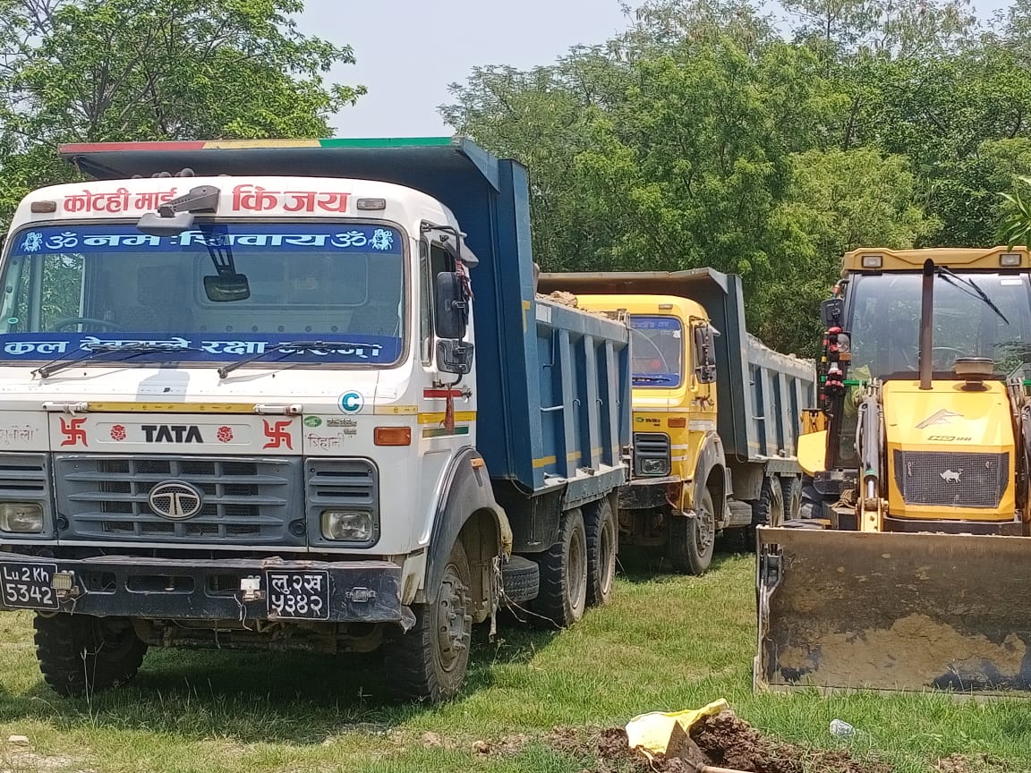 अबैध माटो उत्खनन् तथा ओसारप्रसा कार्यमा संलग्न जेसिवी र टिप्पर नियन्त्रणमा
