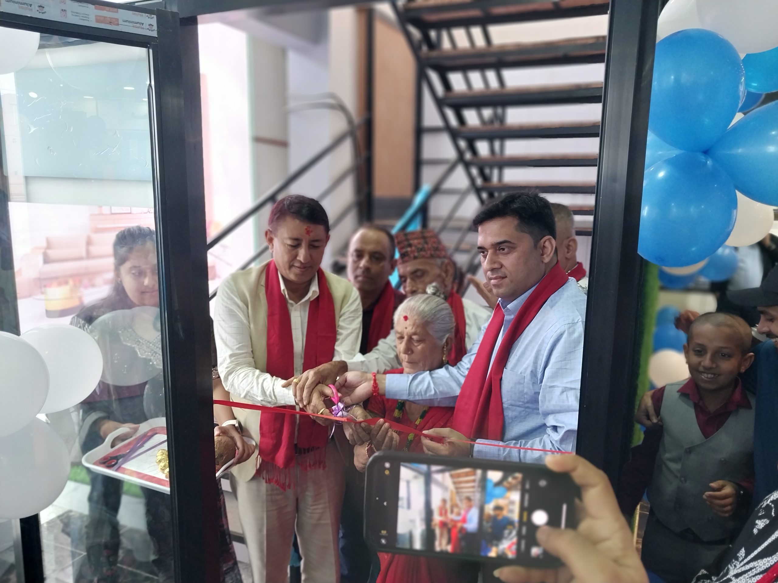 सेरा टायल्सको नयाँ शोरूम रुपन्देहीको पत्थरडाँडामा