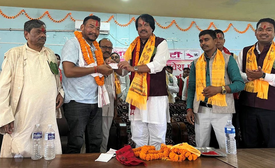 नाउपाबाट उम्मेदवार वनिसकेका धनीराम चौधरी जनमतमा प्रवेश, रुपन्देही–३ मा उम्मेदवार बन्ने